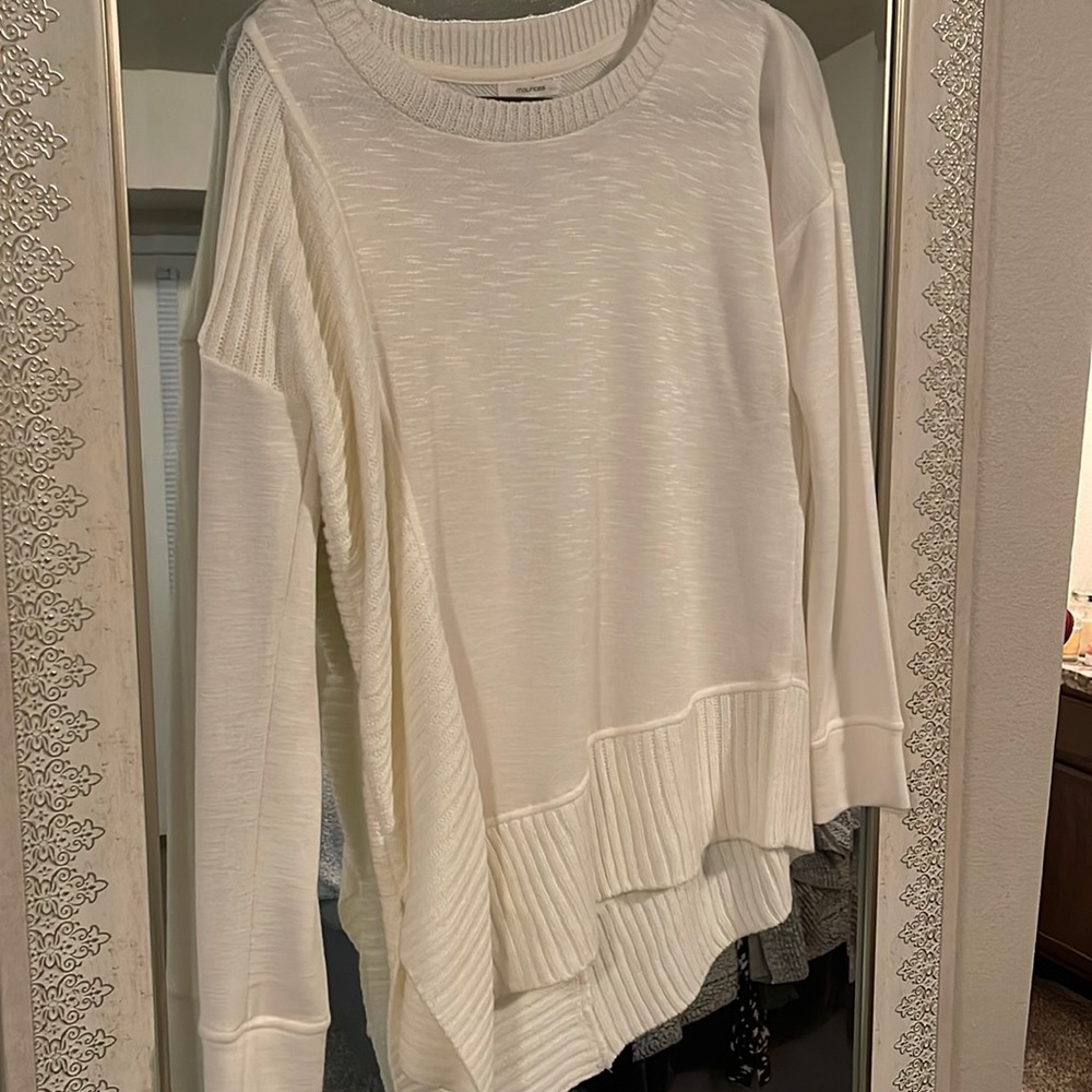 White Maurice’s sweater size small